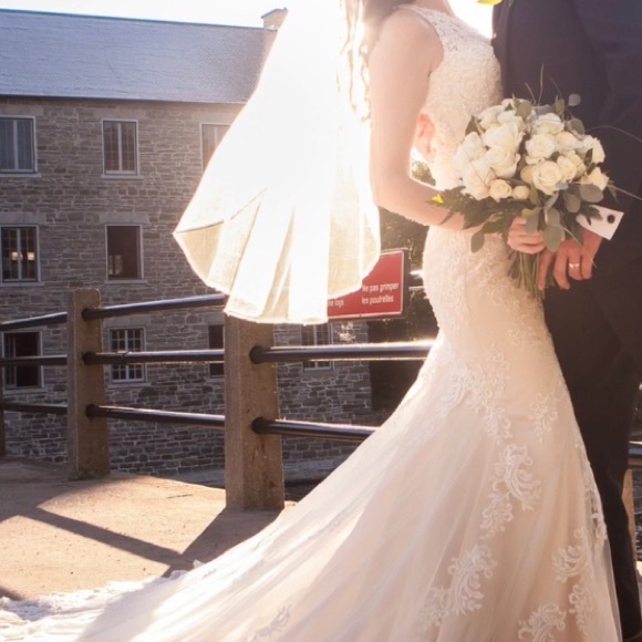 Wedding dress - Picture 2 of 8